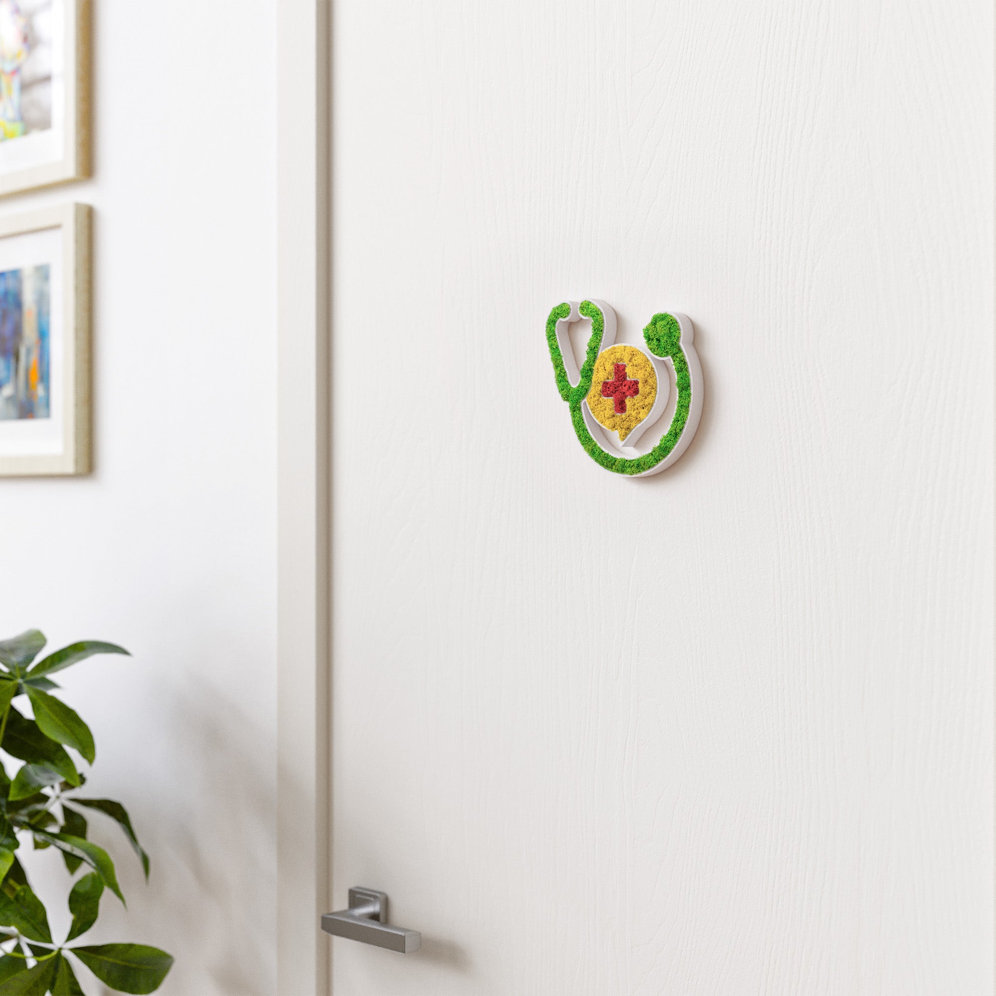 MOOSWERK Moos-Türschild Piktogramm Behandlung Weiß – Natürlicher Wegweiser für den Behandlungsraum