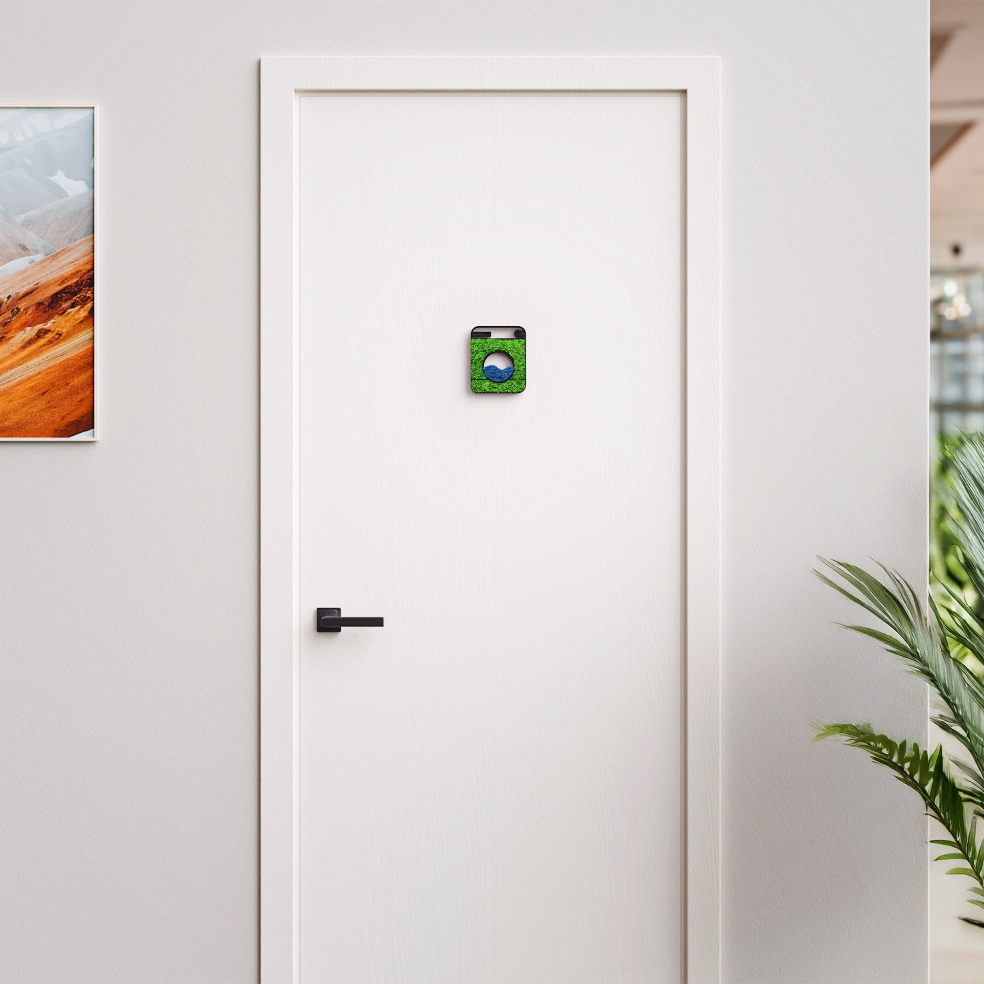 MOOSWERK Moos-Türschild Piktogramm Waschmaschine – Modernes Moosbild für Waschraum & Waschküche im schwarzen Rahmen