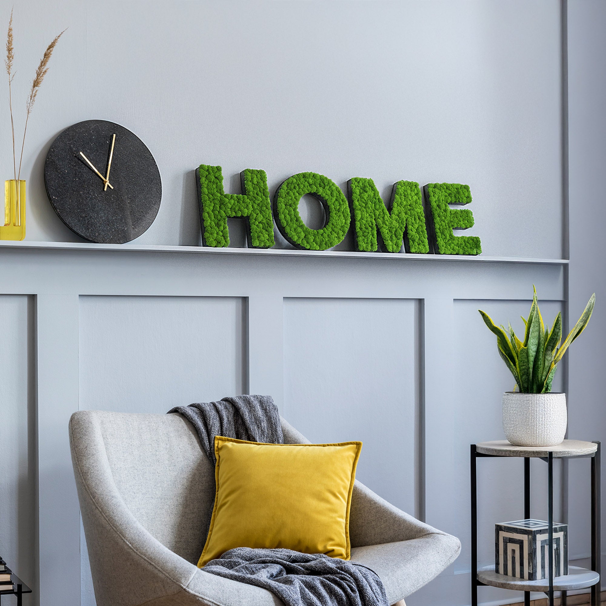 MOOSWERK Personalisiertes Moos-Wandschild – Buchstaben (A-Z, inkl. Umlaute), Zahlen (0-9) und Sonderzeichen, echtes Islandmoos