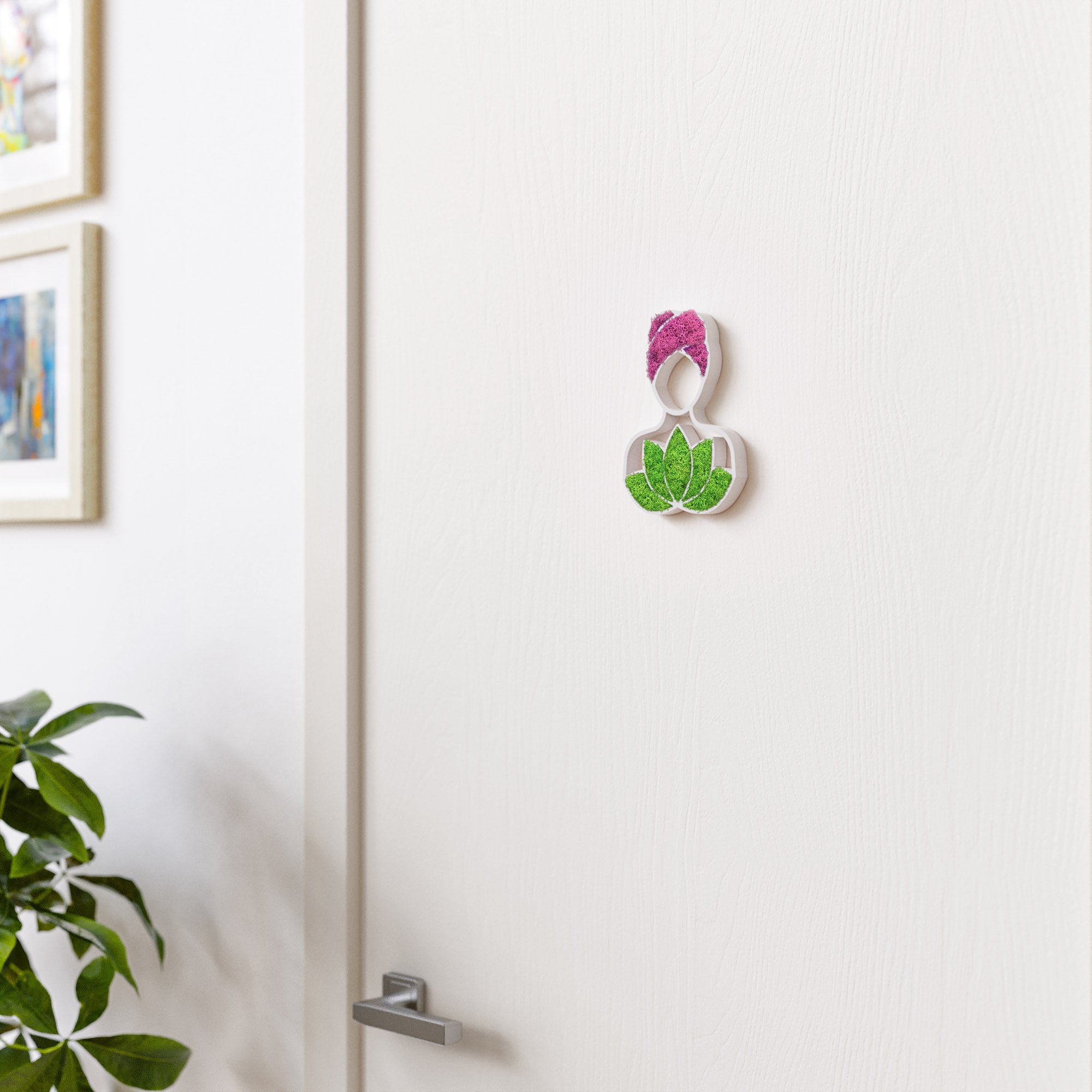 MOOSWERK Moss Door Sign Wellness &amp; Spa Pictogram – Elegant sign with moss in a white frame