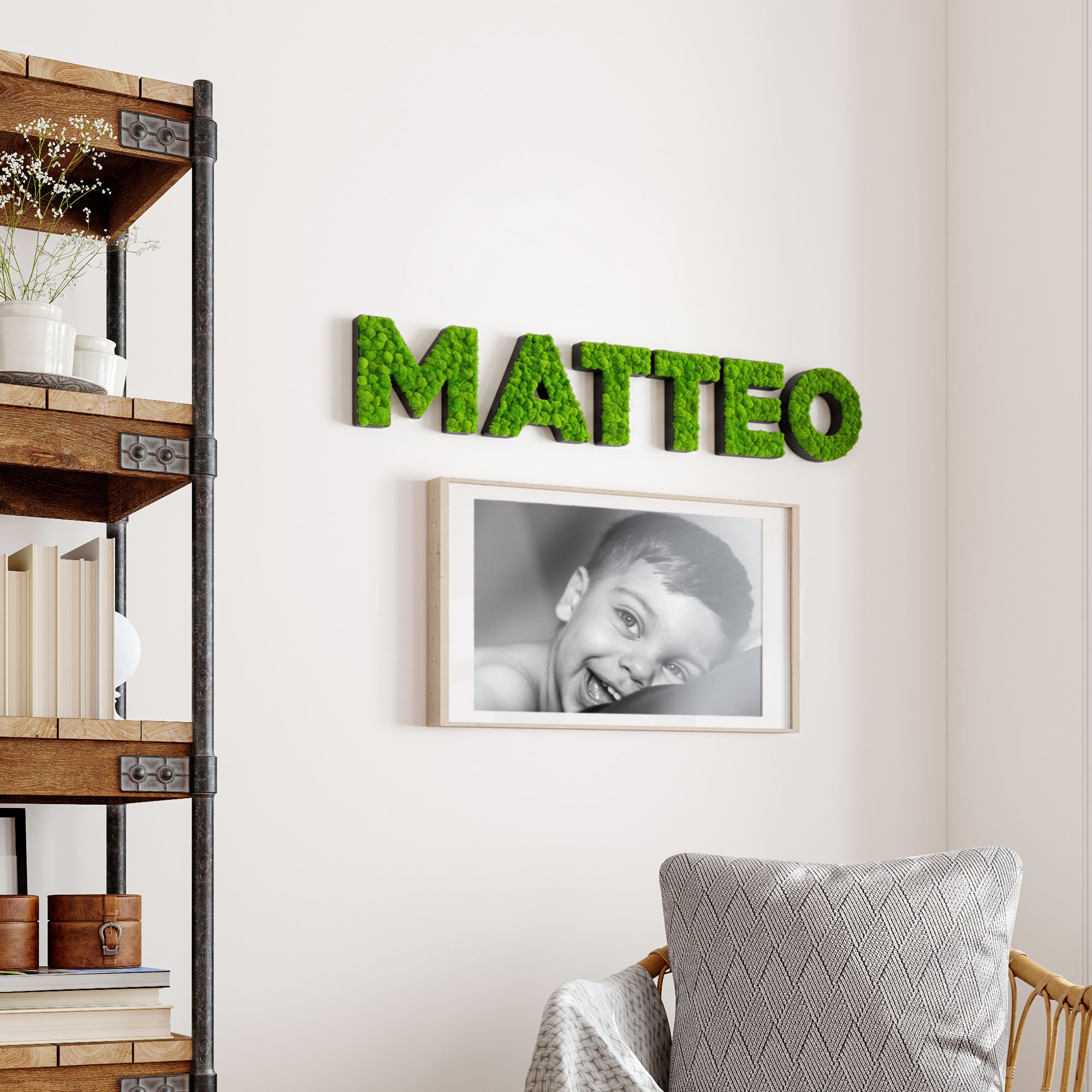 MOOSWERK Personalisiertes Moos-Wandschild – Buchstaben (A-Z, inkl. Umlaute), Zahlen (0-9) und Sonderzeichen, echtes Islandmoos